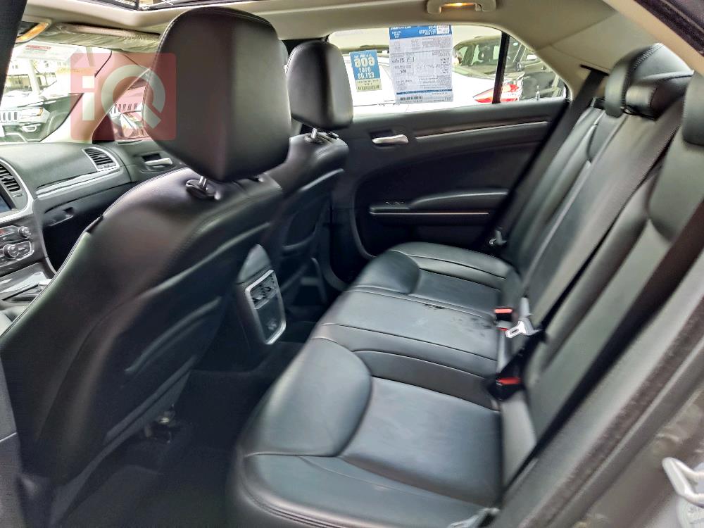 کرایسلەر 300